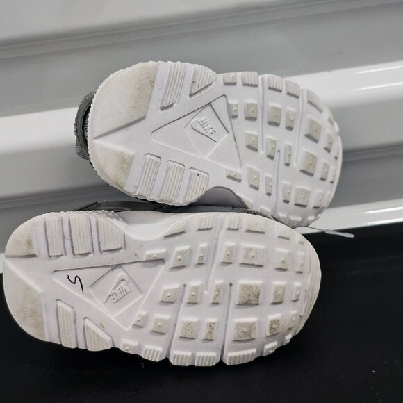 Nike Huarache Baby Gray Sneakers (4C) - Picture 2 of 11